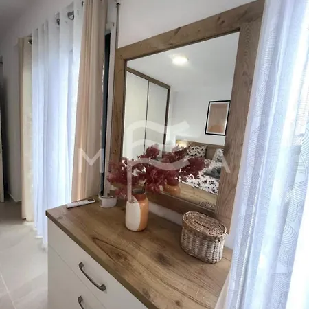 Exquisite 703 Värdshus Golem (Tirana)